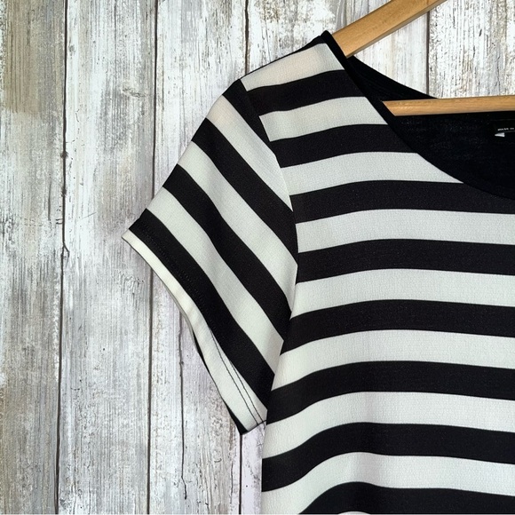 Zara White & Black Stripe Tee - Picture 4 of 4